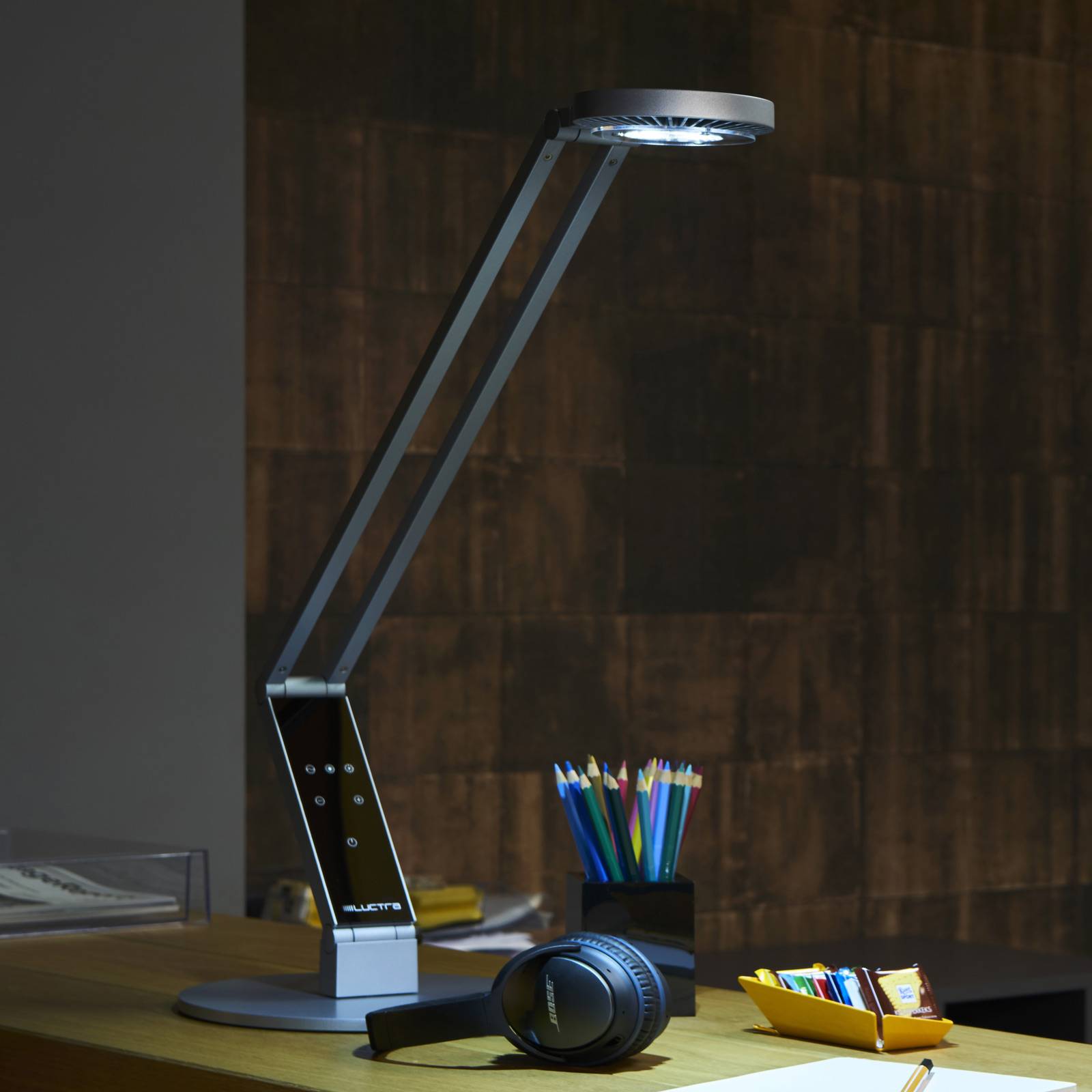 Luctra Table Radial LED-pöytälamppu jalka alumiini