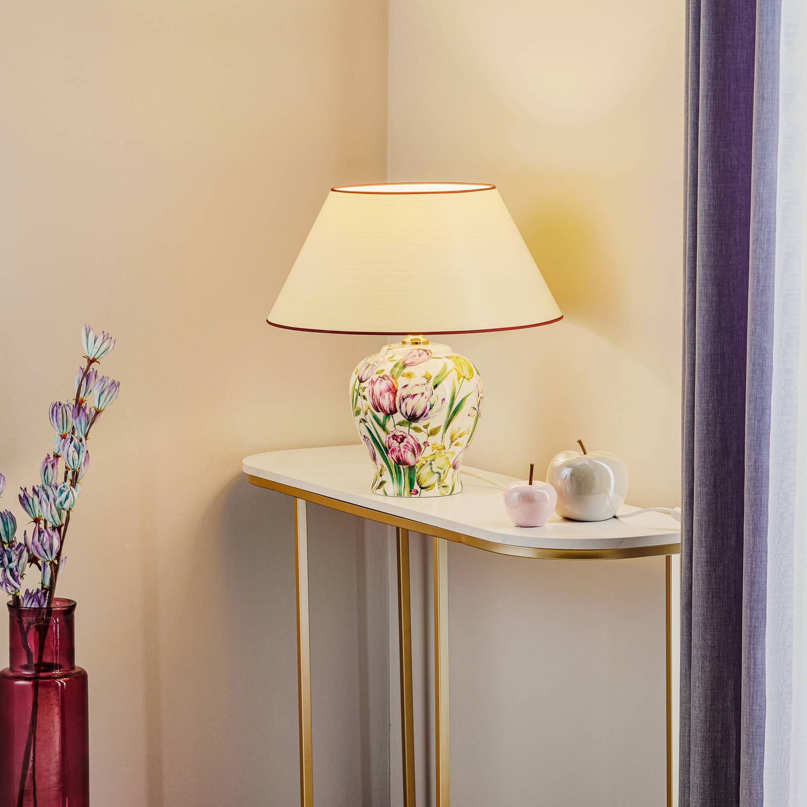 Kukkaisaiheinen pöytävalaisin Living