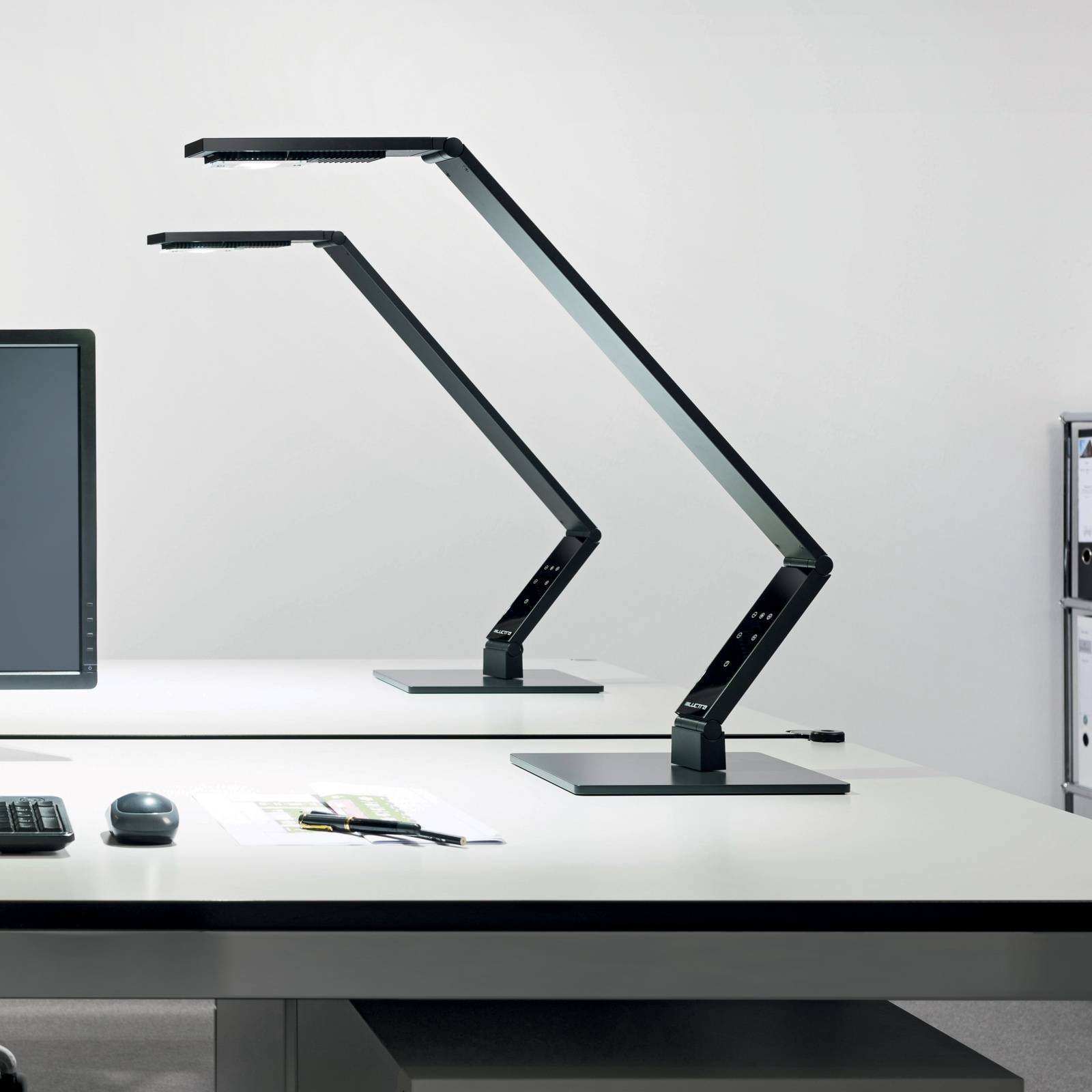 Luctra Table Linear LED-pöytälamppu jalka musta