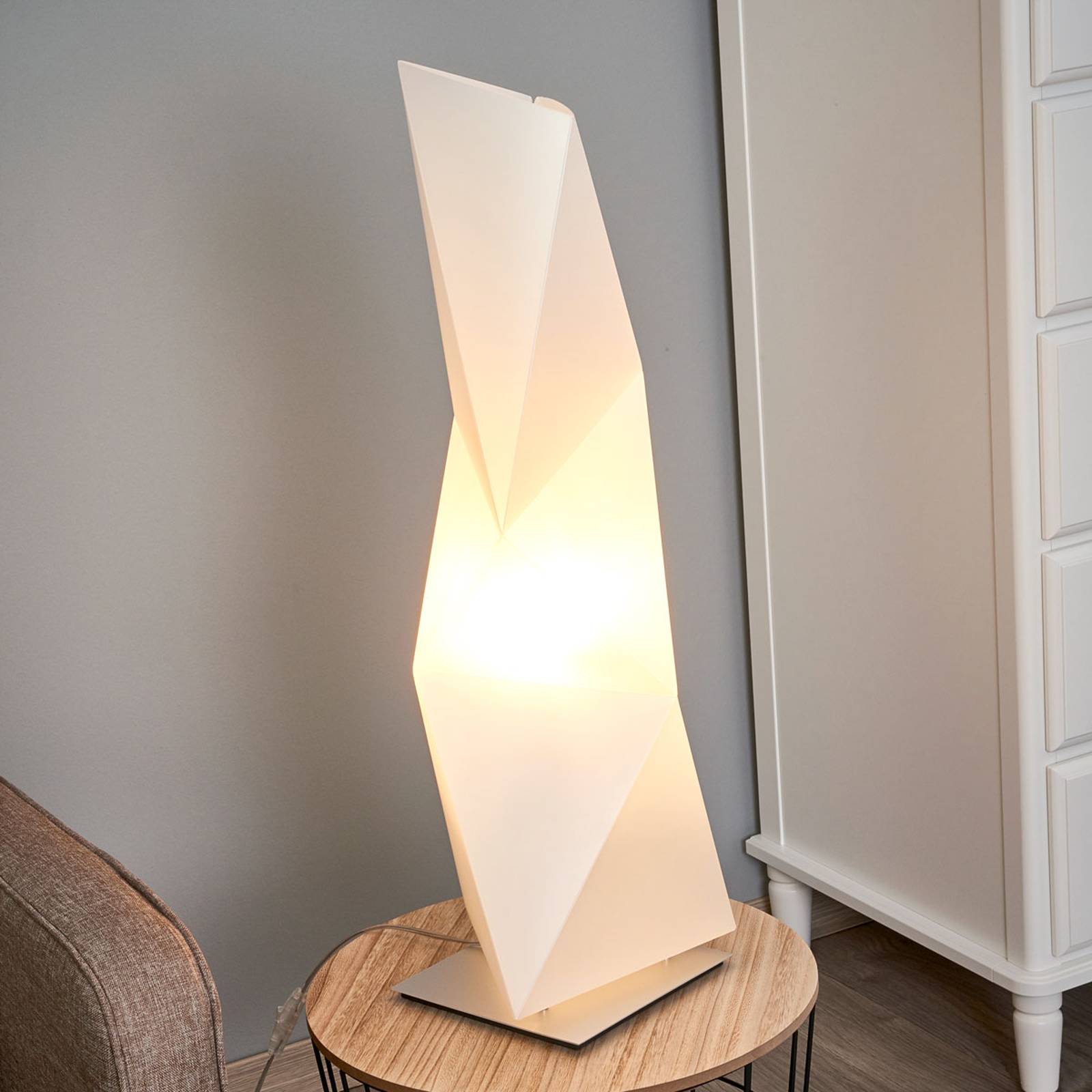 Kulmikas design-pöytävalaisin Diamond 72 cm