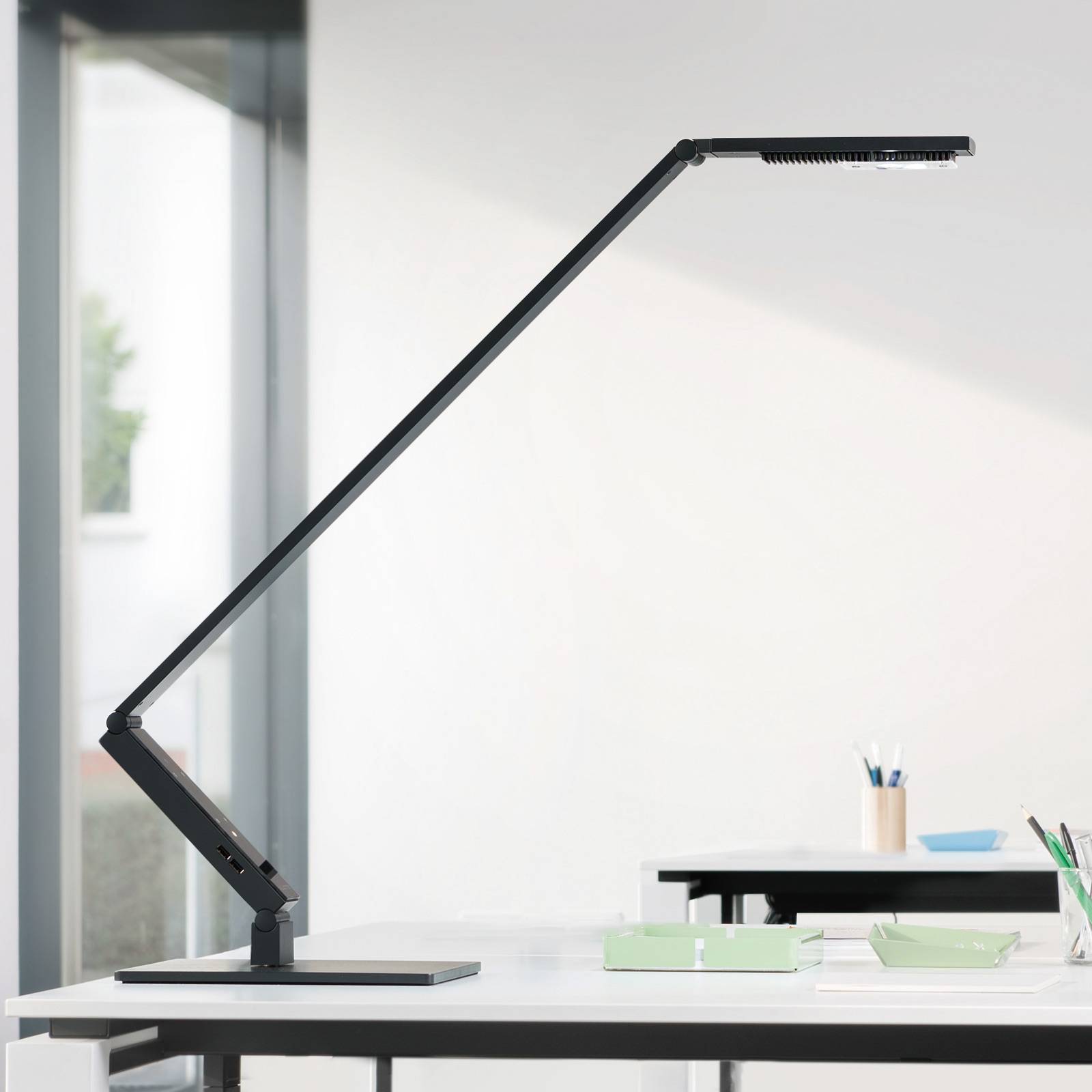 Luctra TableProLinear LED-pöytälamppu jalka musta