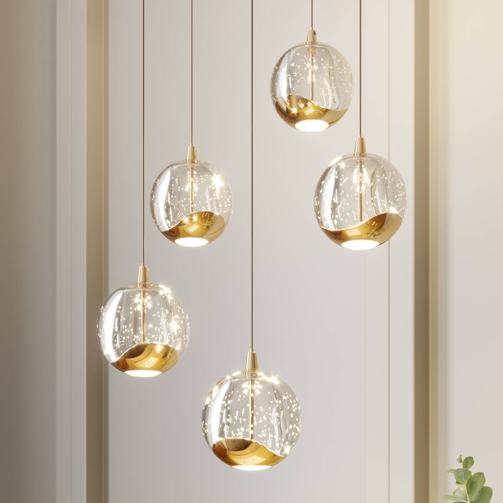 LED-riippuvalo Hayley 5-lampp. pyöreä kulta