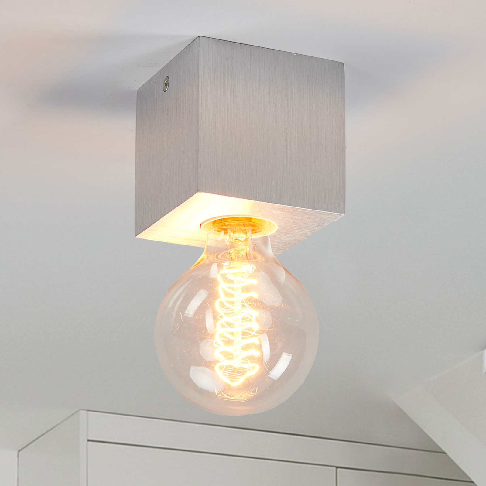 Kattovalaisin Cubic alumiinista