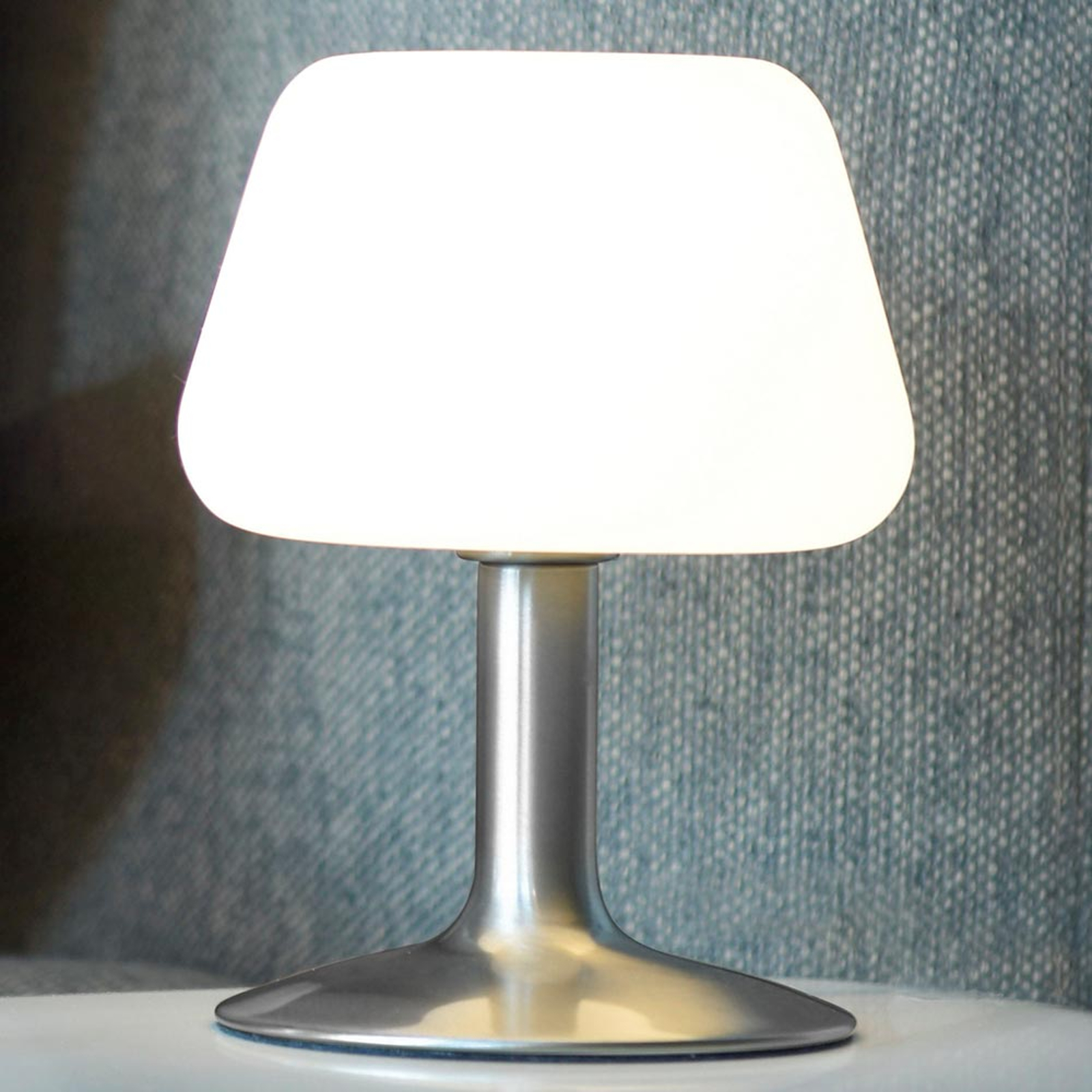 Pieni LED-pöytälamppu Till kosketushimmennin teräs