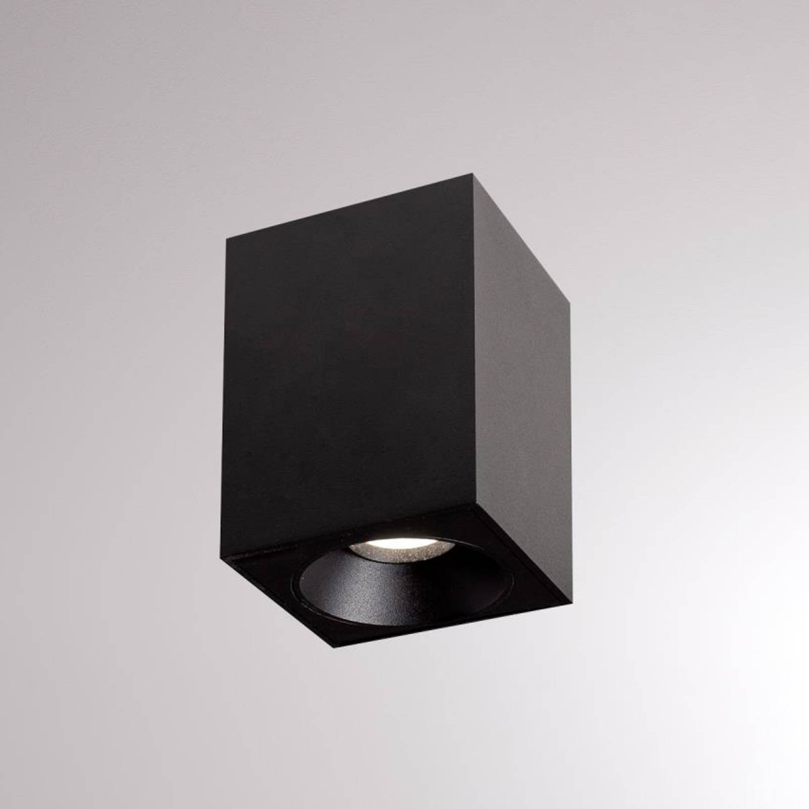LOUM Atus Square -LED-kattovalo, 1-lamp., musta
