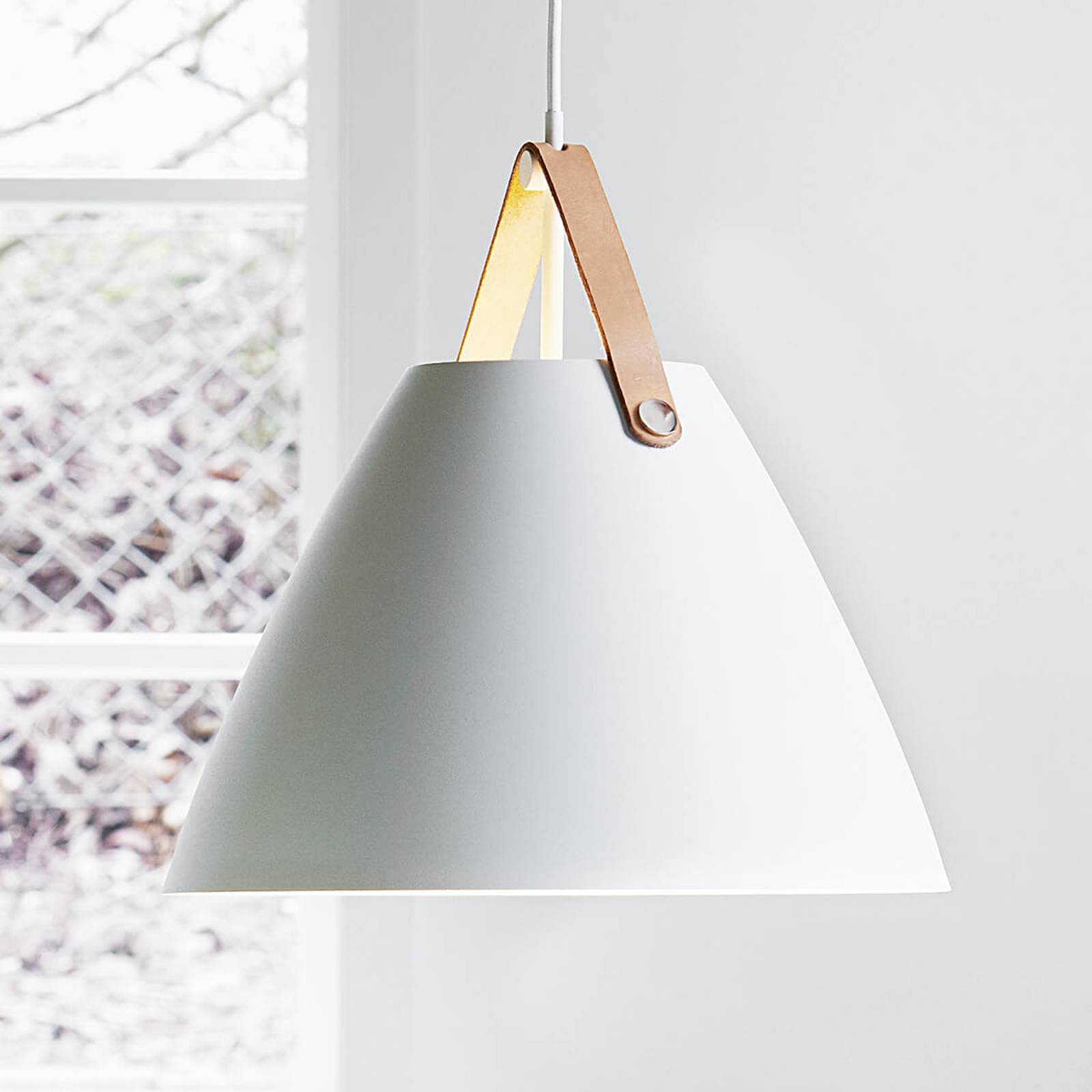 Nahkaripustimilla – LED-riippuvalaisin Strap 36