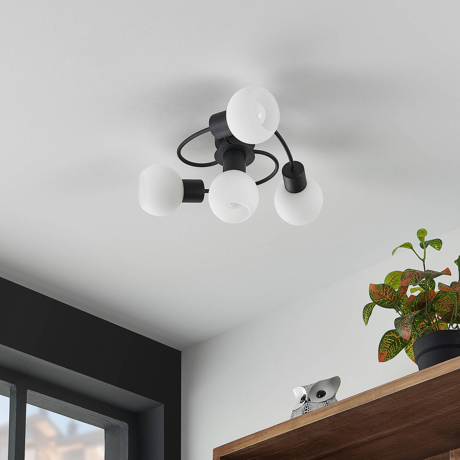 Lindby-LED-kattovalaisin Ciala, 4-lamp. musta