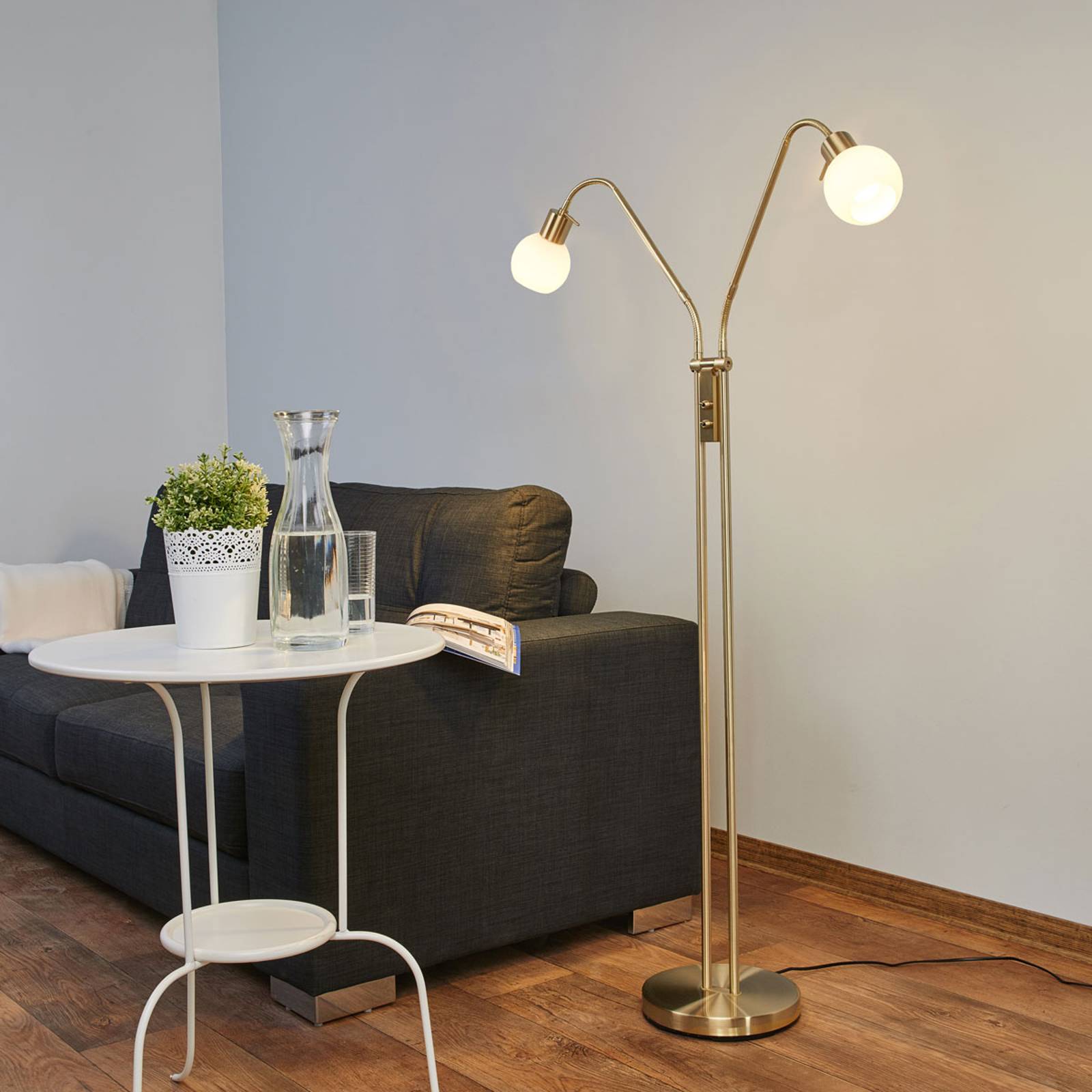 2-lamppuinen LED-lattiavalaisin Elaina, messinki