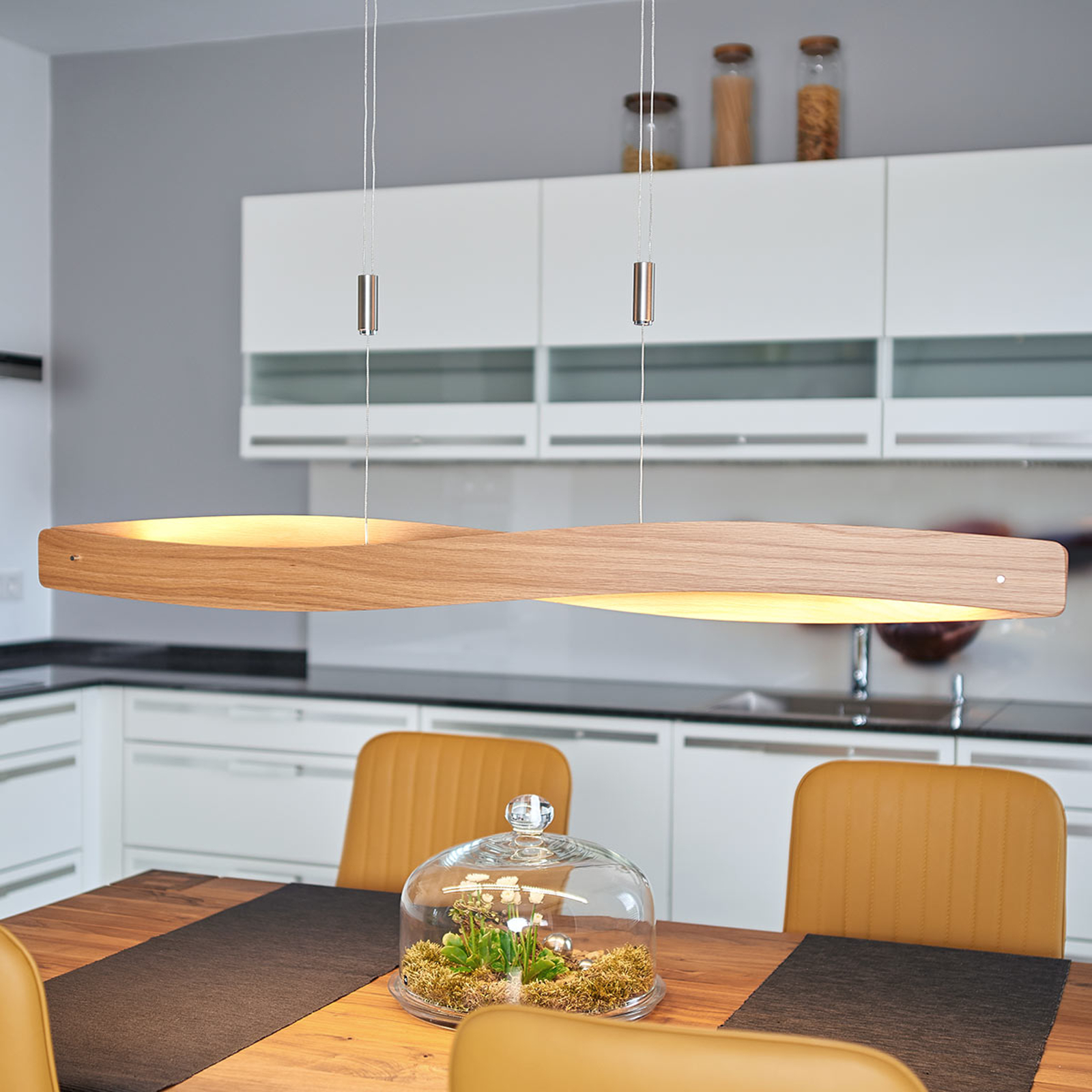 Puuviilutettu LED-riippuvalaisin Lian