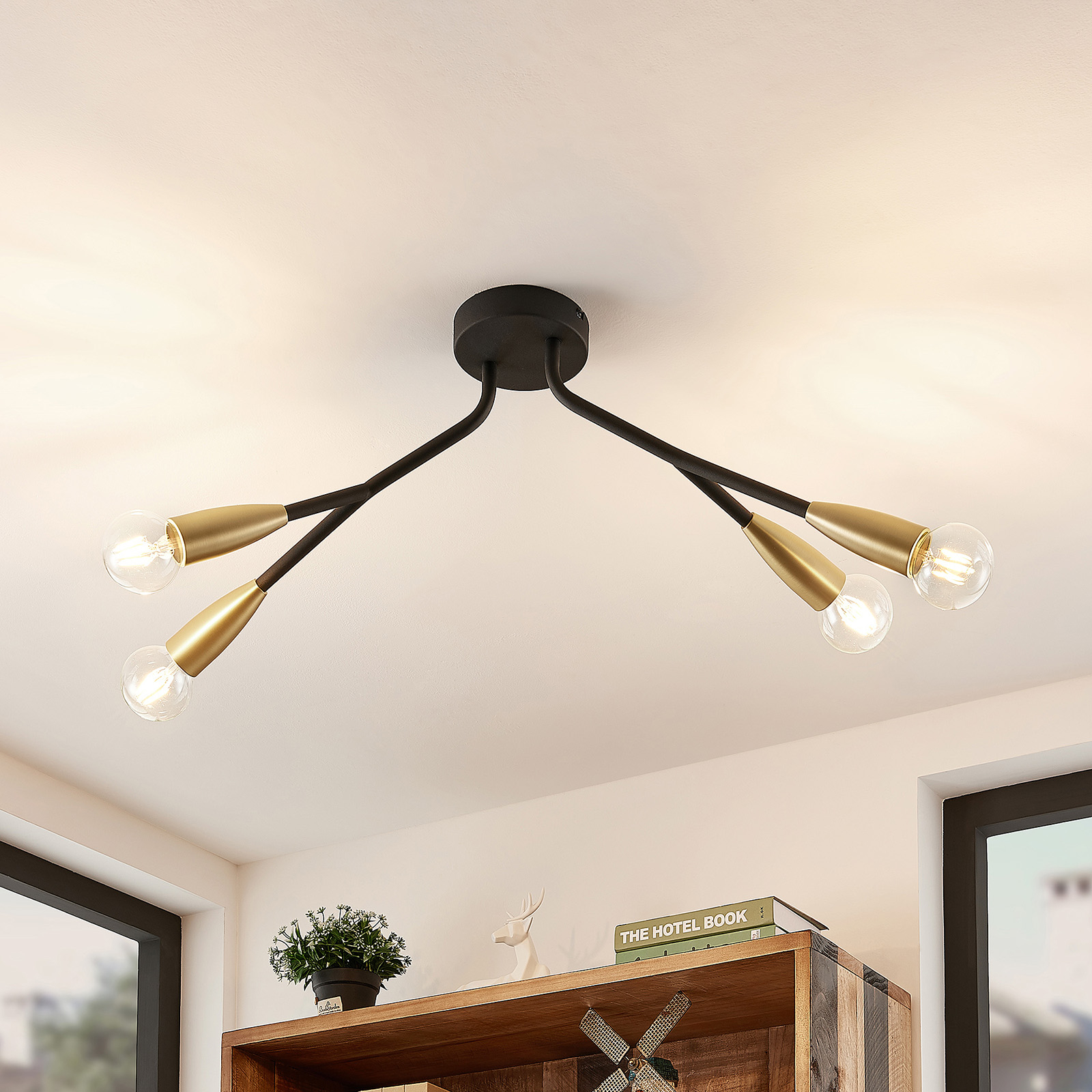 Lucande Carlea -kattovalo, 4-lamp. musta-messinki