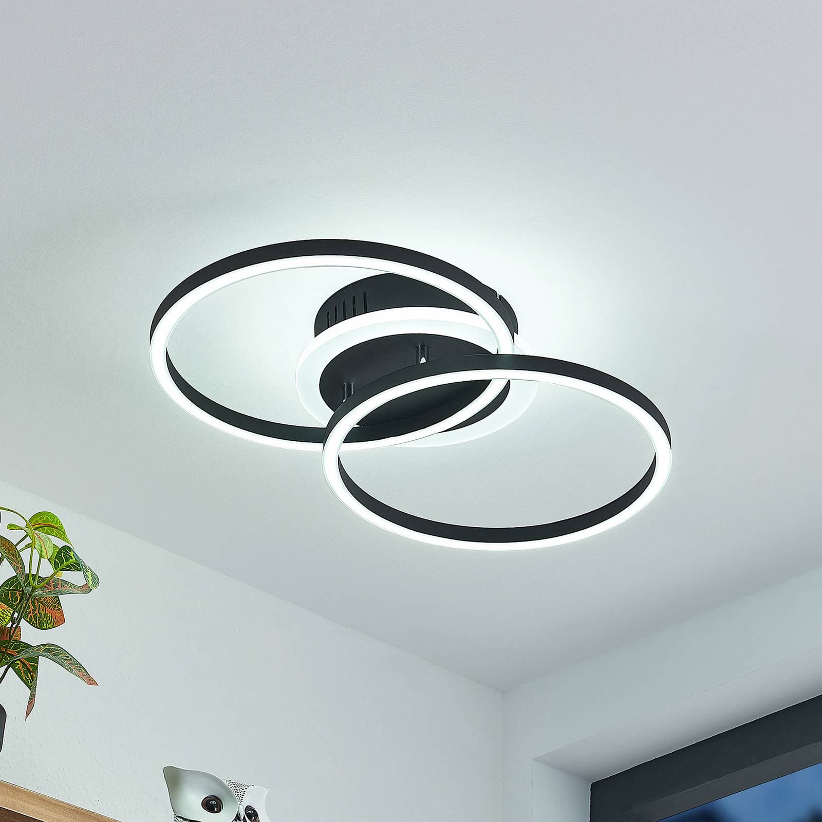 Lindby-LED-kattovalaisin Fjardo CCT renkaat, musta