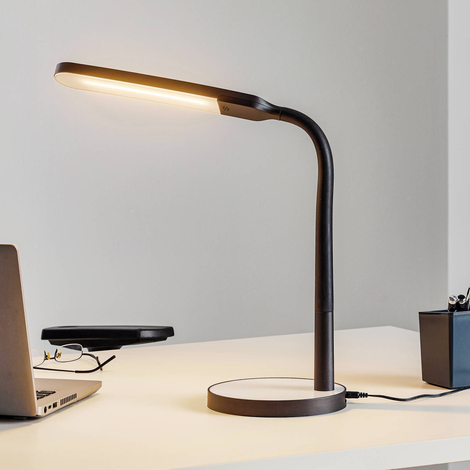 Maily - himmennettävä LED-pöytävalaisin USB-portti