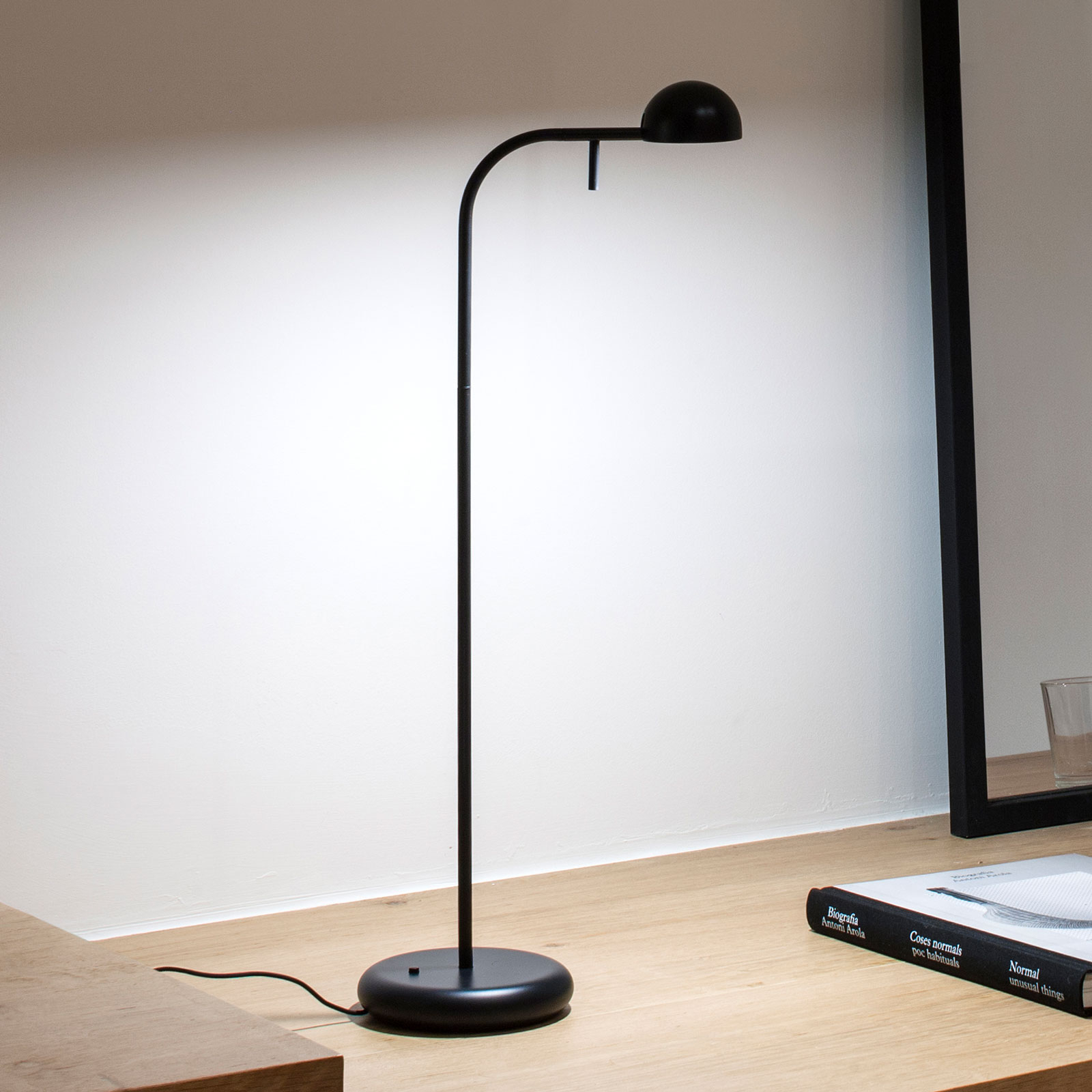 Vibia Pin 1650 LED-pöytävalaisin pituus 23cm musta