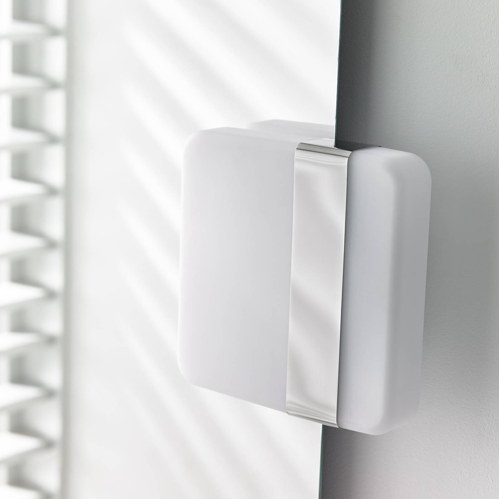 Epäsymmetrisesti jaettu LED-seinävalaisin Becky