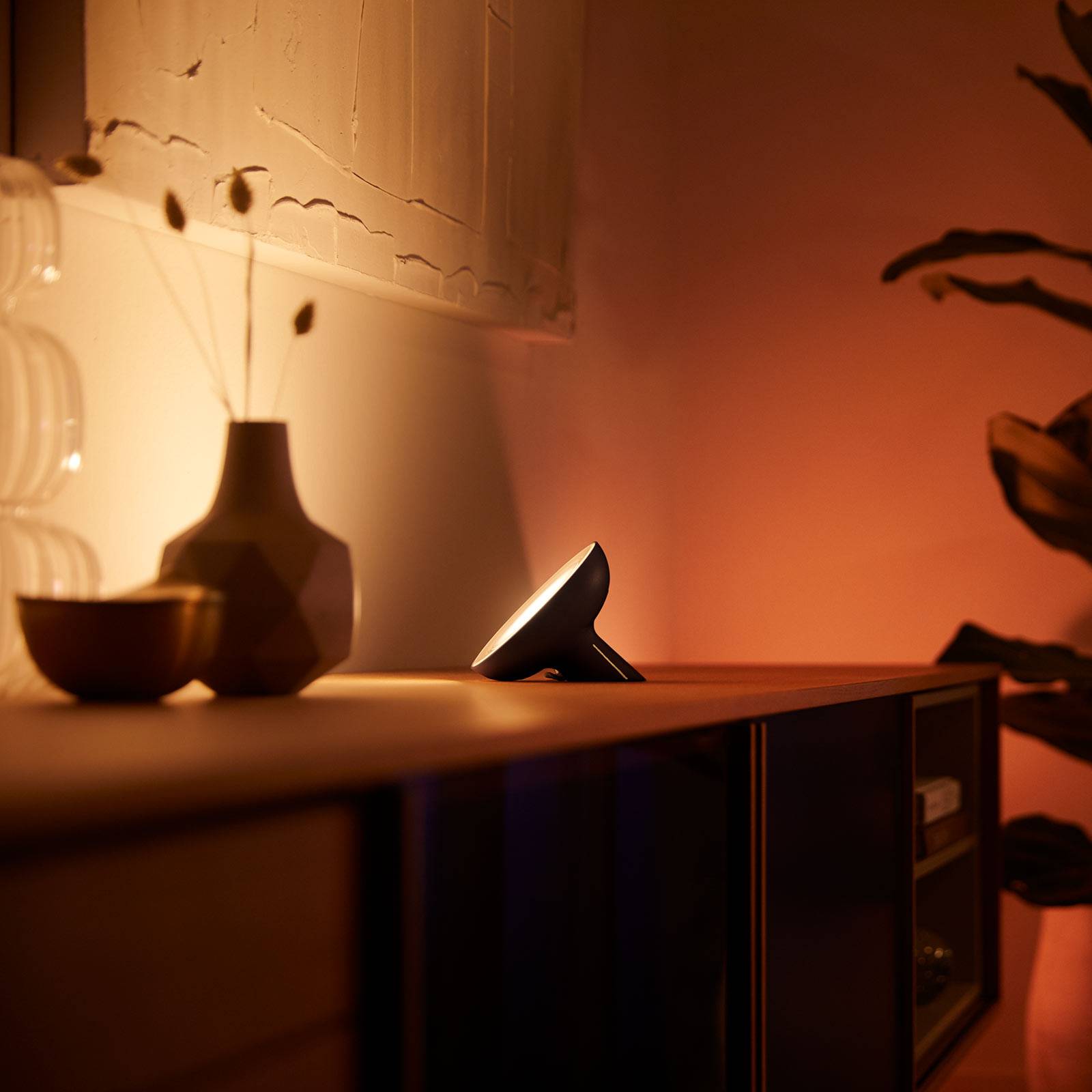 Philips Hue Bloom -pöytälamppu musta white & color