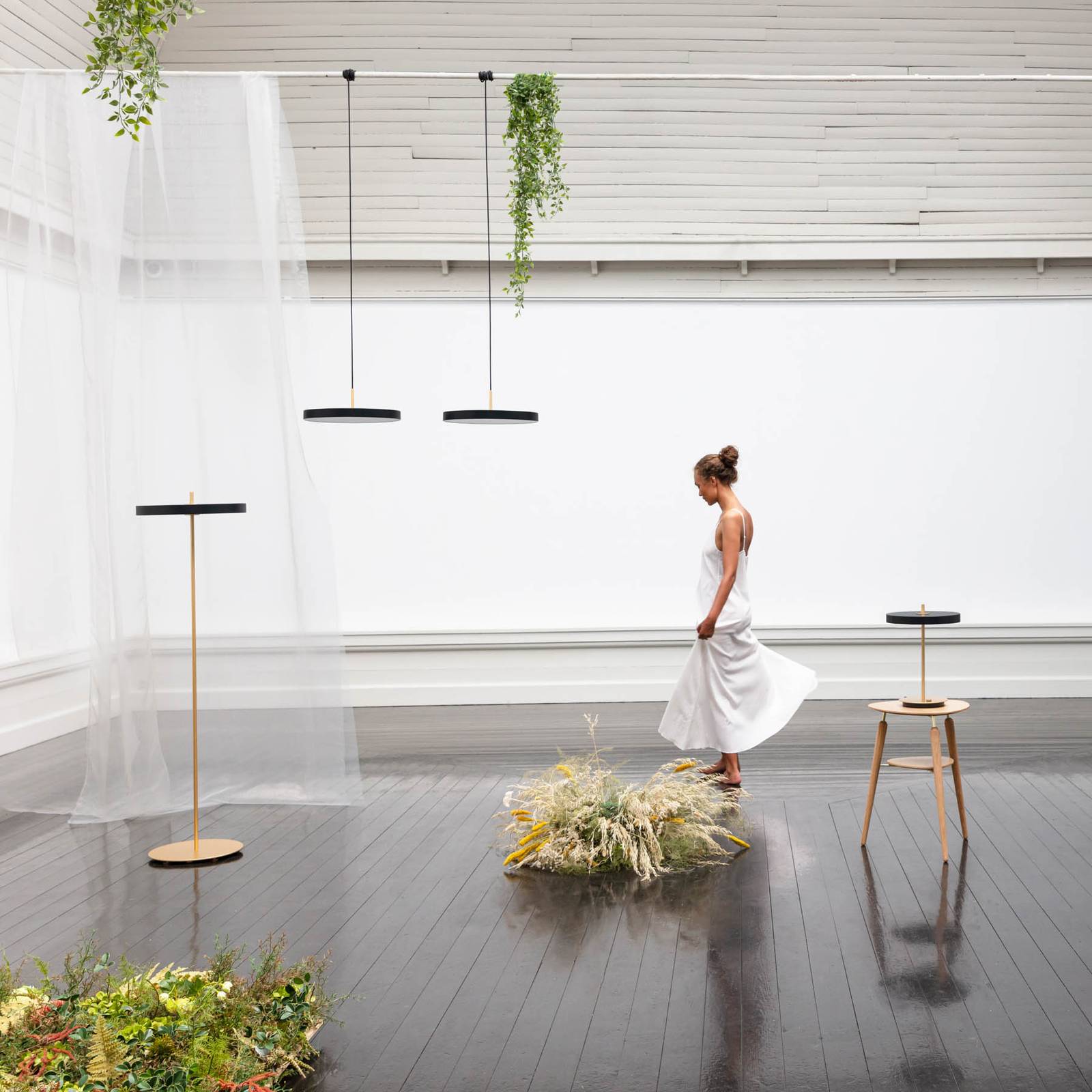 UMAGE LED-pöytävalaisin Asteria table USB musta