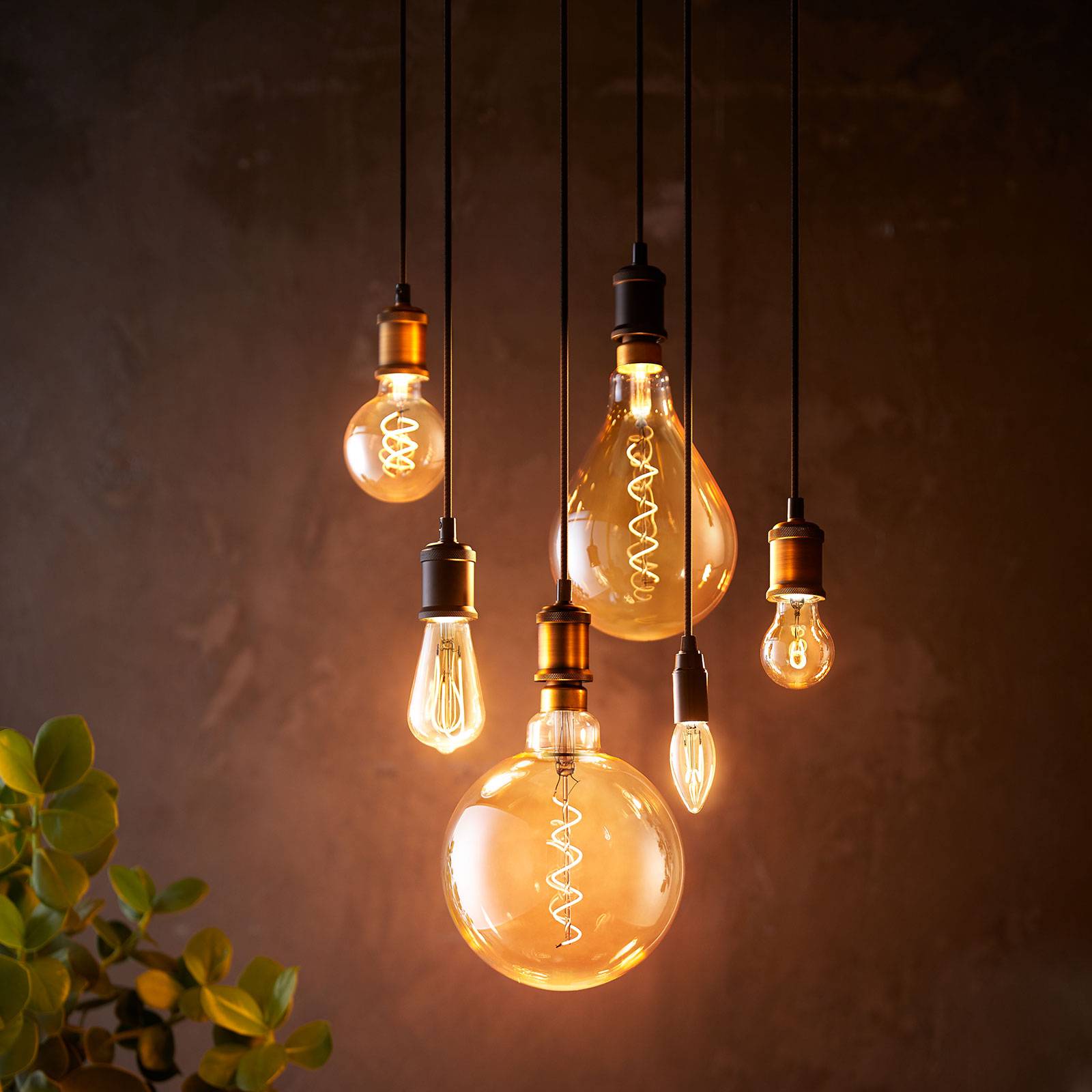 Philips-LED-lamppu E27 A60 5,5W 1.800K gold, him.