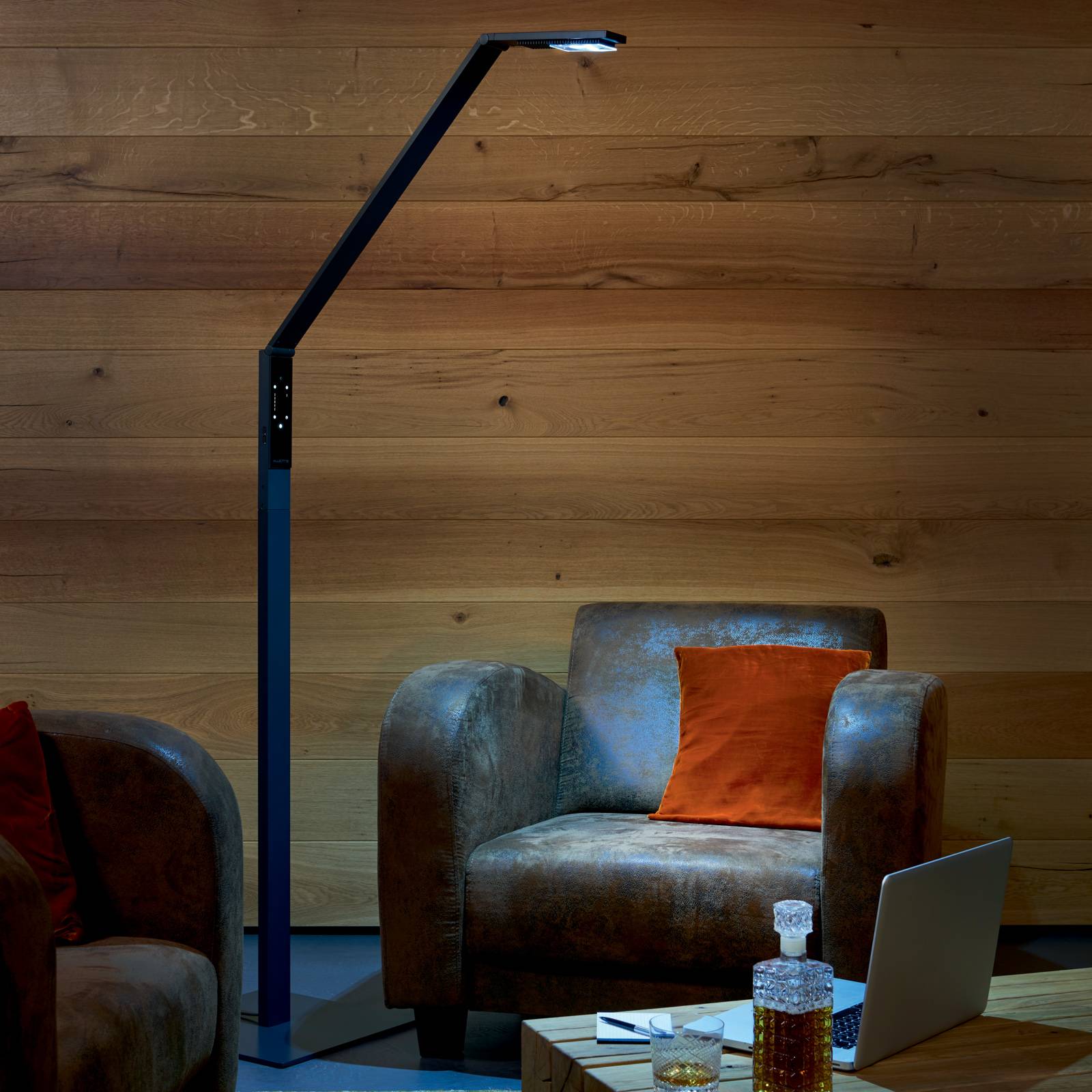 Luctra Floor Linear LED-lattiavalaisin musta