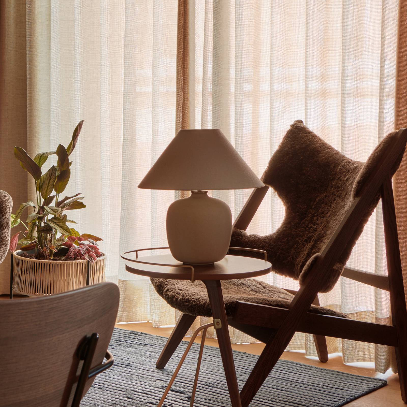 Menu Torso LED -pöytälamppu, valkoinen 37 cm