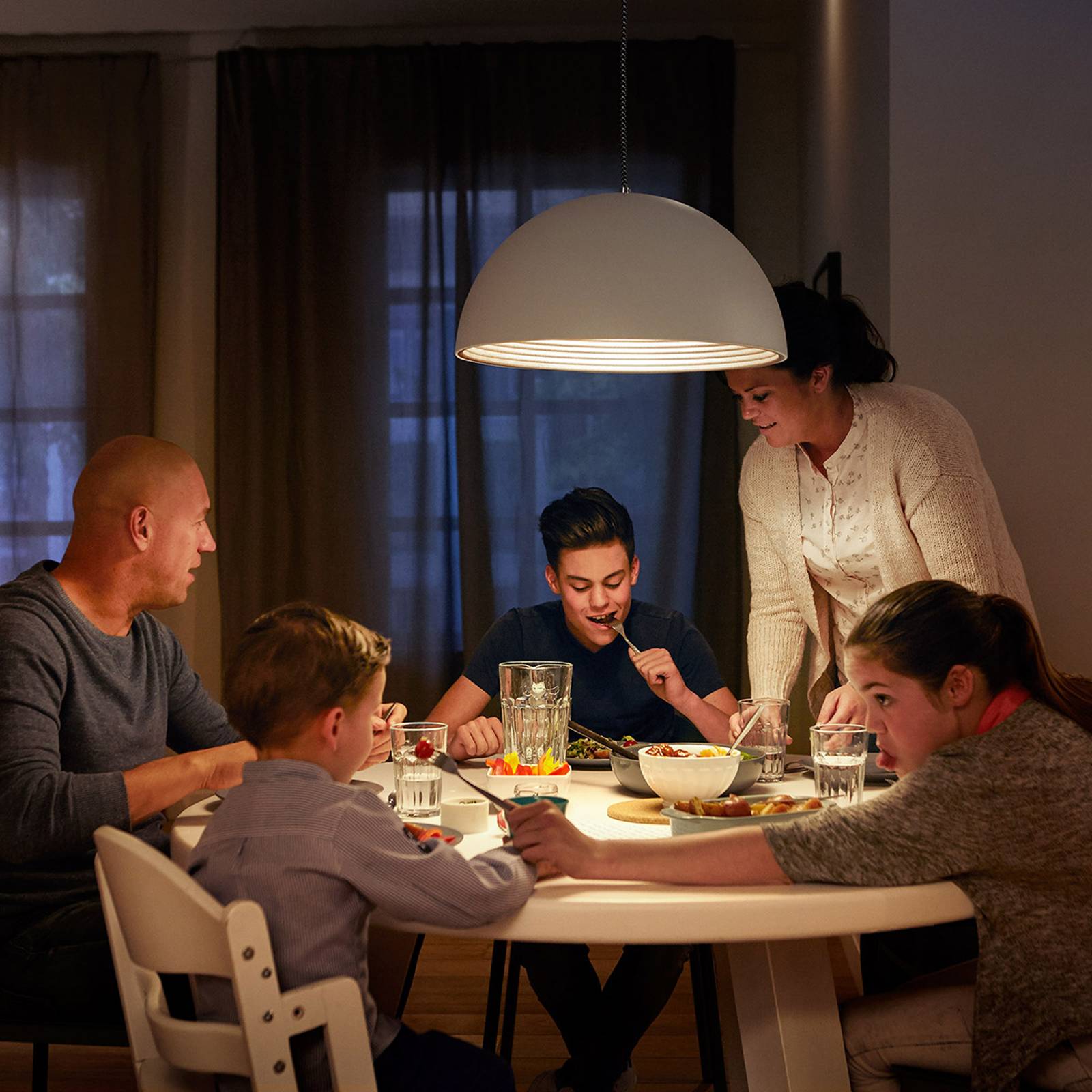 E27 A19 LED-lamppu päivä/yötunnistin 7,5 W 2 700 K