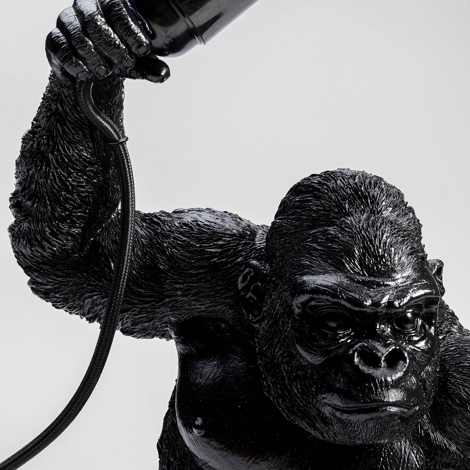 KARE Animal Fighting Kong -pöytälamppu, musta
