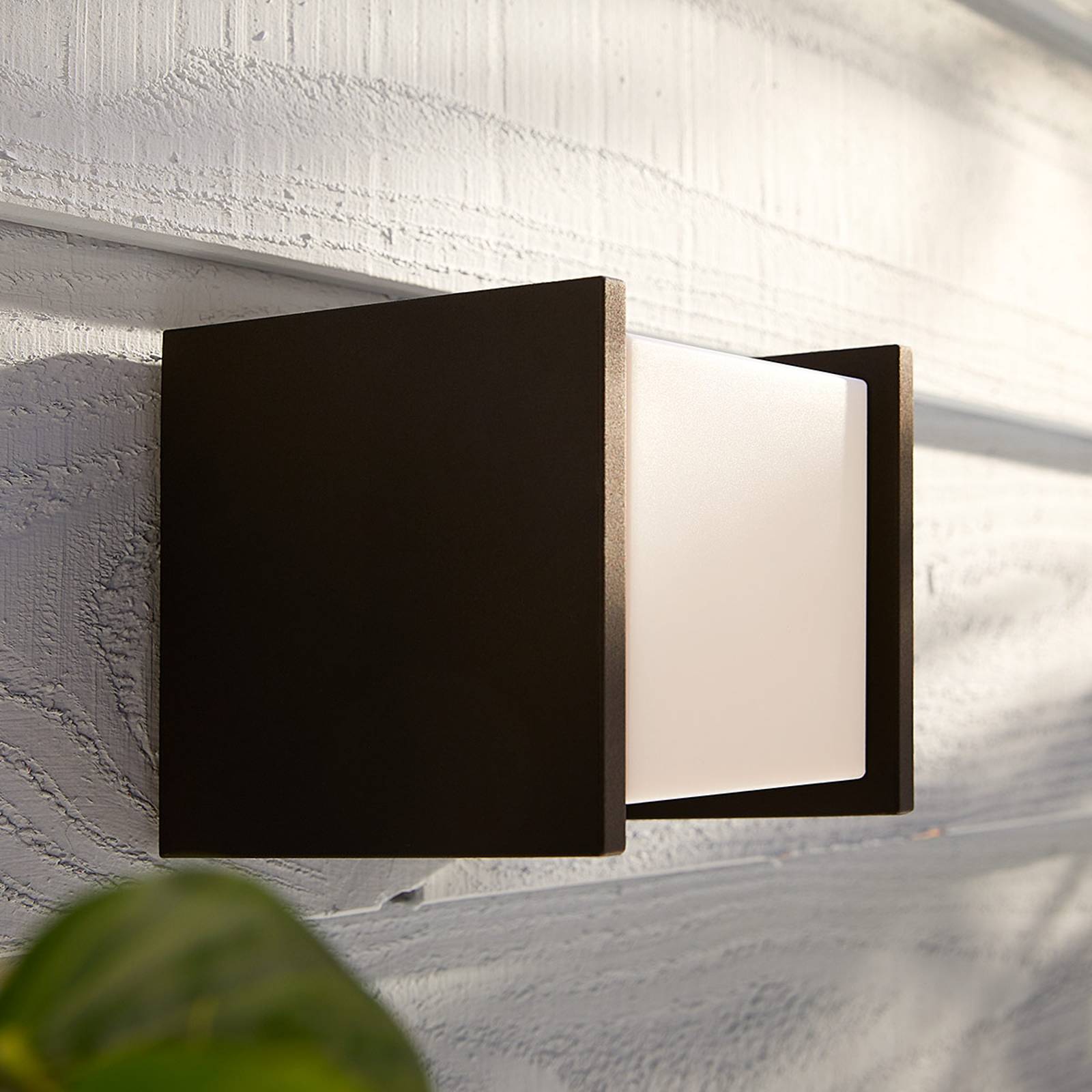 Philips Hue White Fuzo ulkoseinävalaisin, 13x14 cm