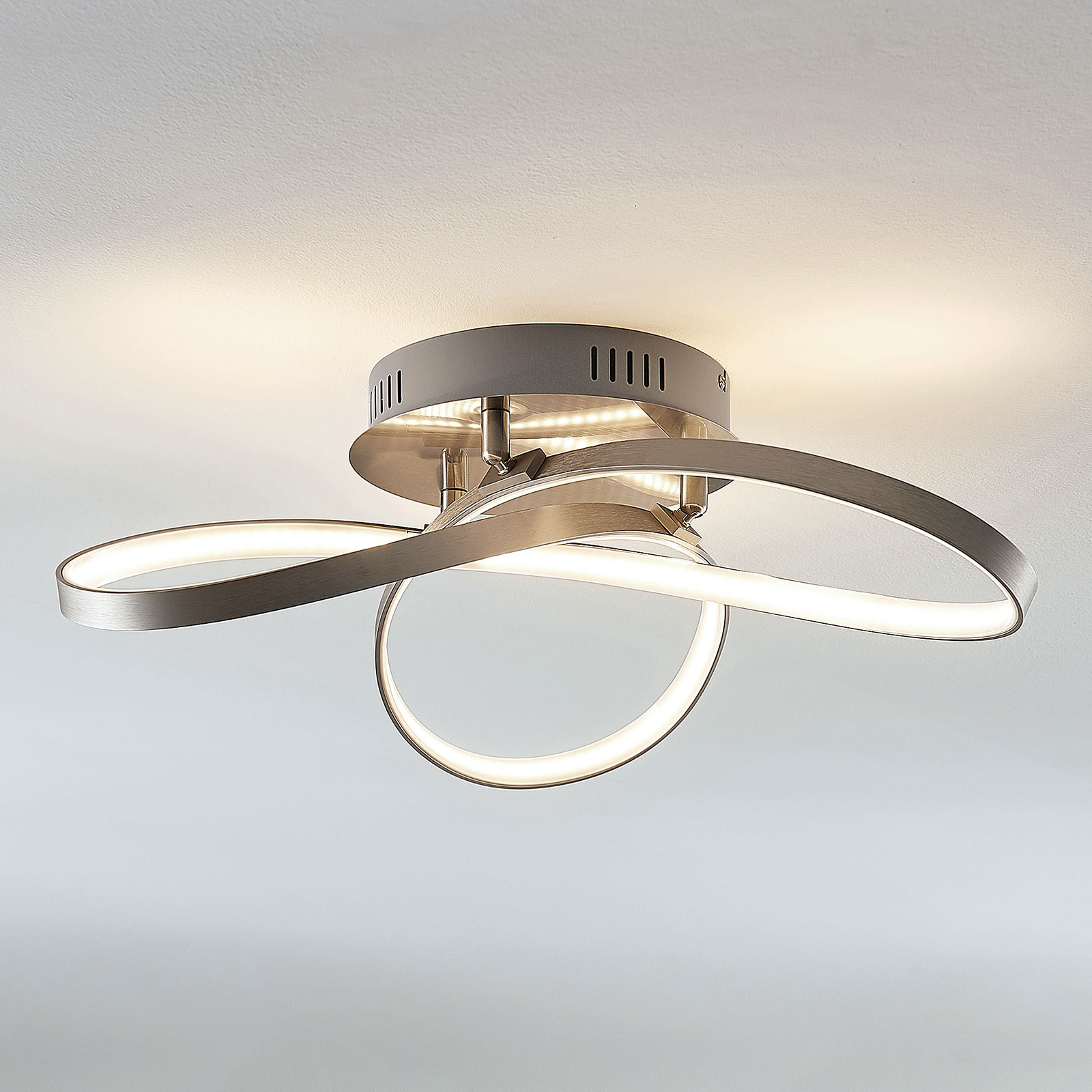 Modernisti muotoiltu LED-kattovalaisin Saliha