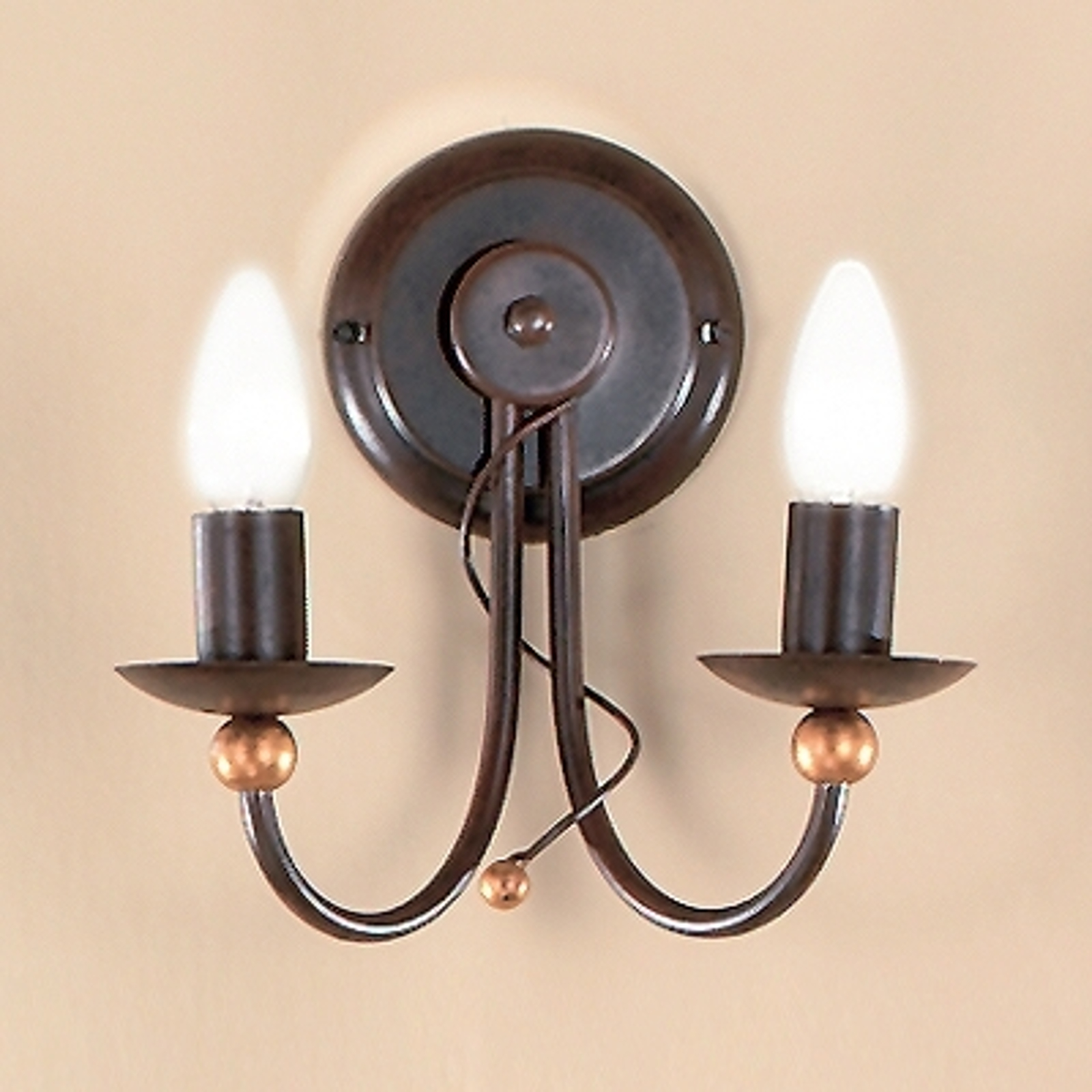 2-lamp. maalaishenkinen GARDA-seinävalaisin