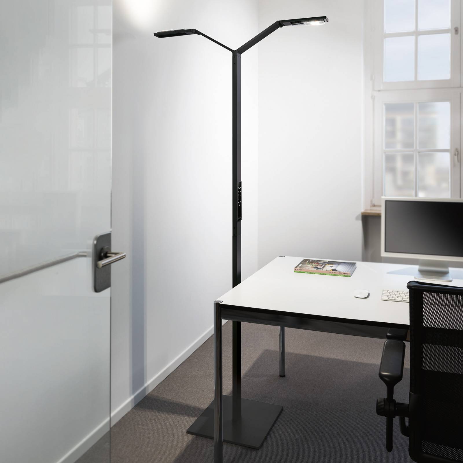Luctra Floor Twin Linear LED-lattiavalaisin musta